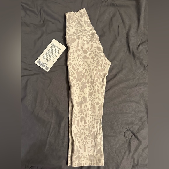 Lululemon Align HR Crop 17 BrandNew! - Picture 2 of 3